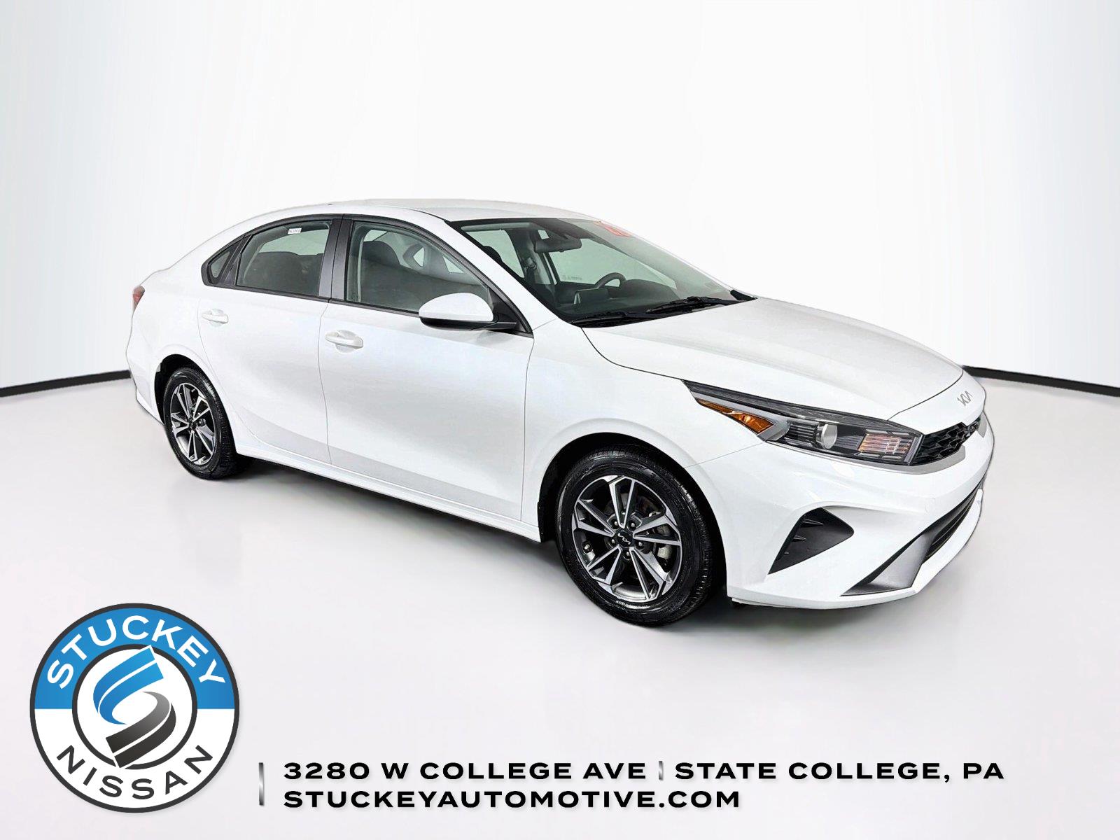 Snow White Pearl 2022 Kia Forte Sedan Front-Wheel Drive Continuously Variable Transmission
