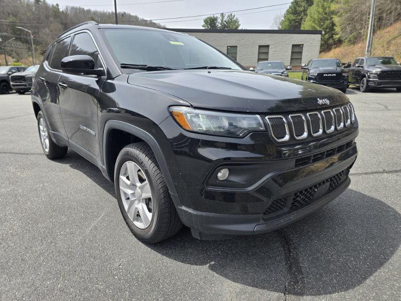 Diamond Black Crystal Pearlcoat 2022 Jeep Compass Latitude 4WD SUV / Crossover Four-Wheel Drive 9-Speed Automatic