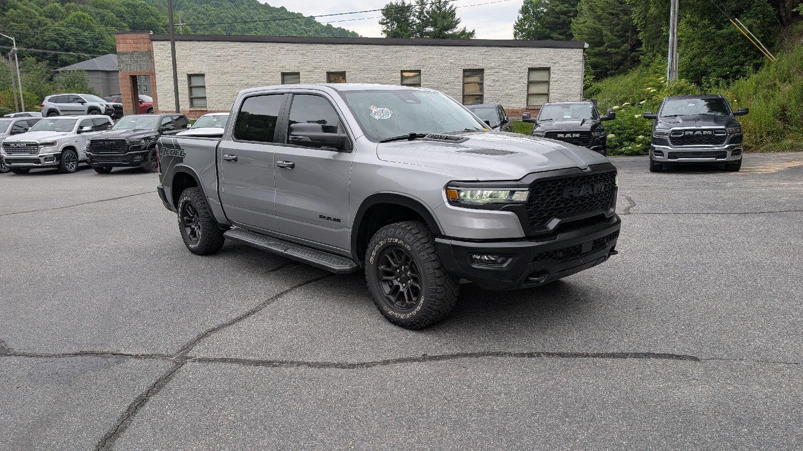 Billet Silver Metallic Clearcoat 2025 RAM 1500 Pickup Truck Four-Wheel Drive 8-Speed Automatic