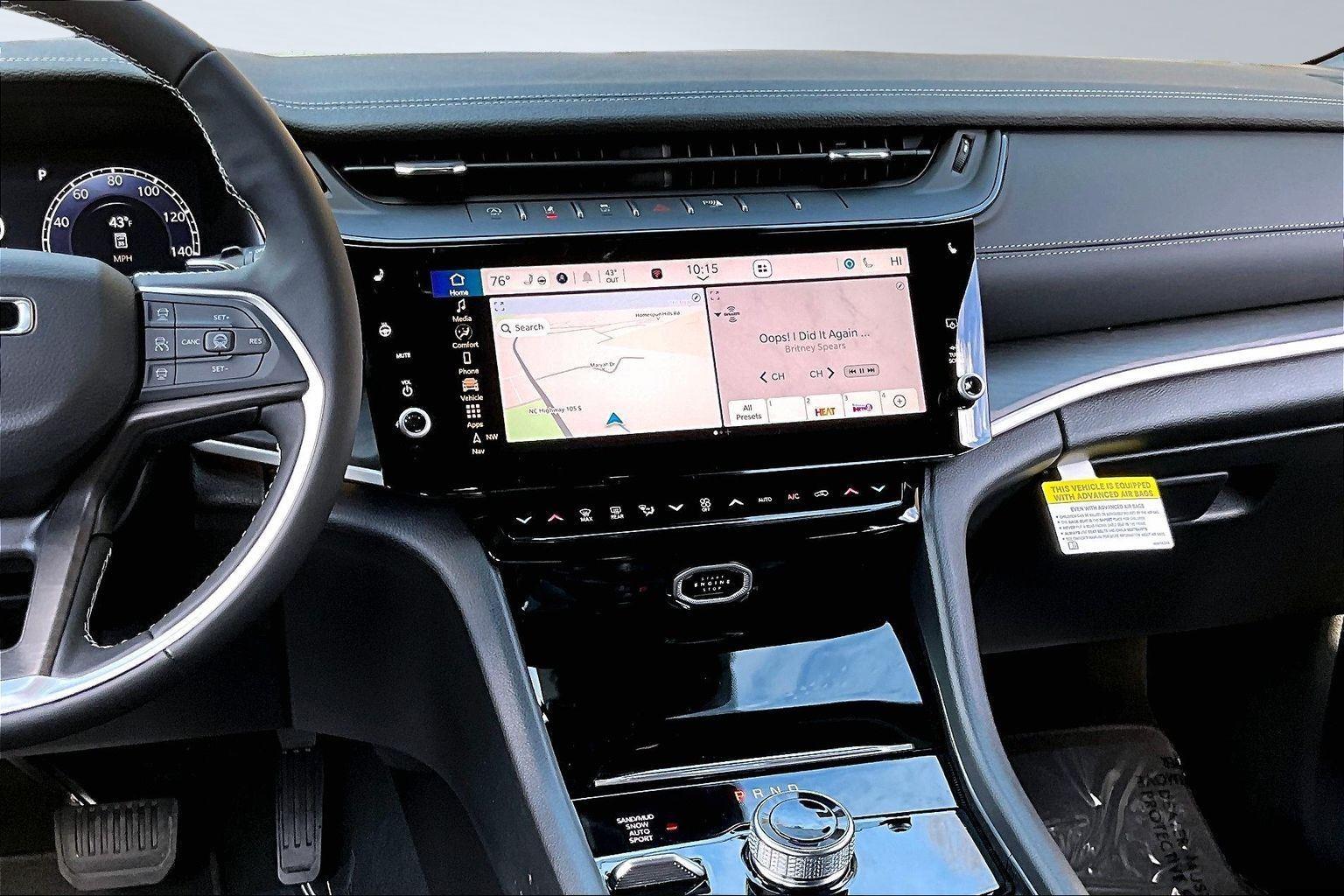 View vehicle photo 7