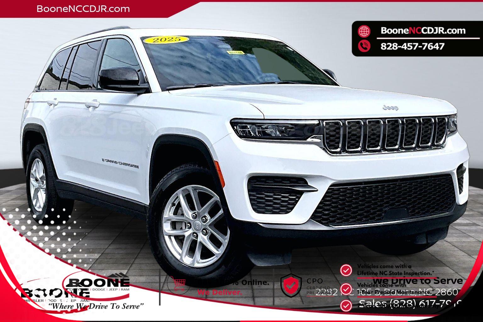 Bright White Clearcoat 2025 Jeep Grand Cherokee Laredo X 4WD SUV / Crossover Four-Wheel Drive 8-Speed Automatic