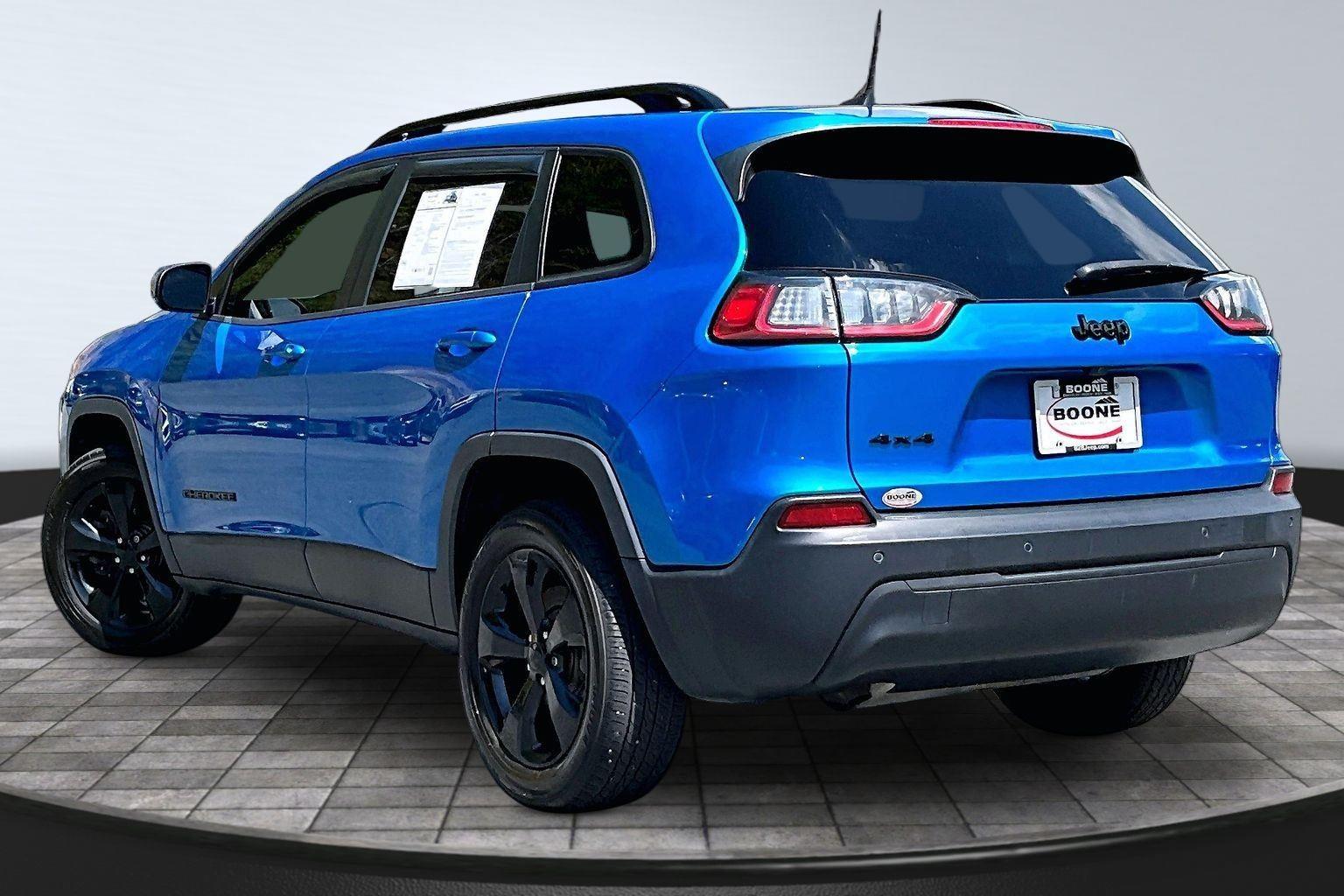 View vehicle photo 3