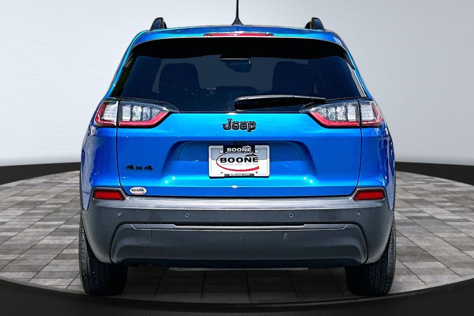 View vehicle photo 4