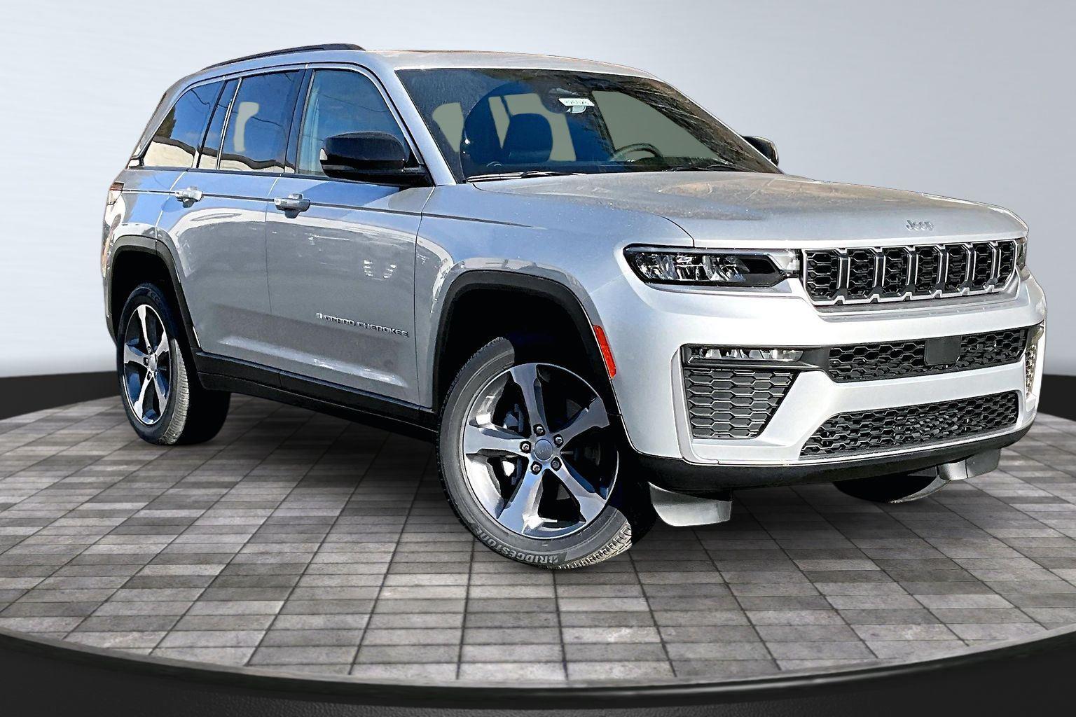 Silver Zynith 2026 Jeep Grand Cherokee SUV / Crossover Four-Wheel Drive 8-Speed Automatic