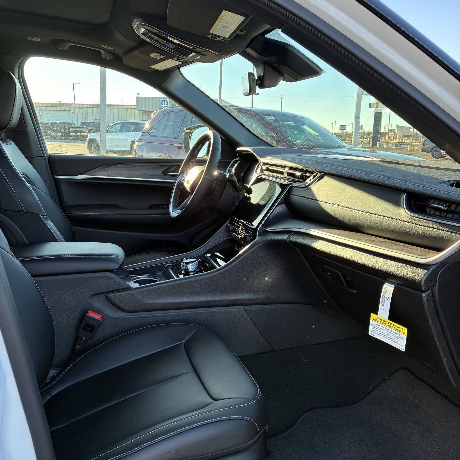 View vehicle photo 7