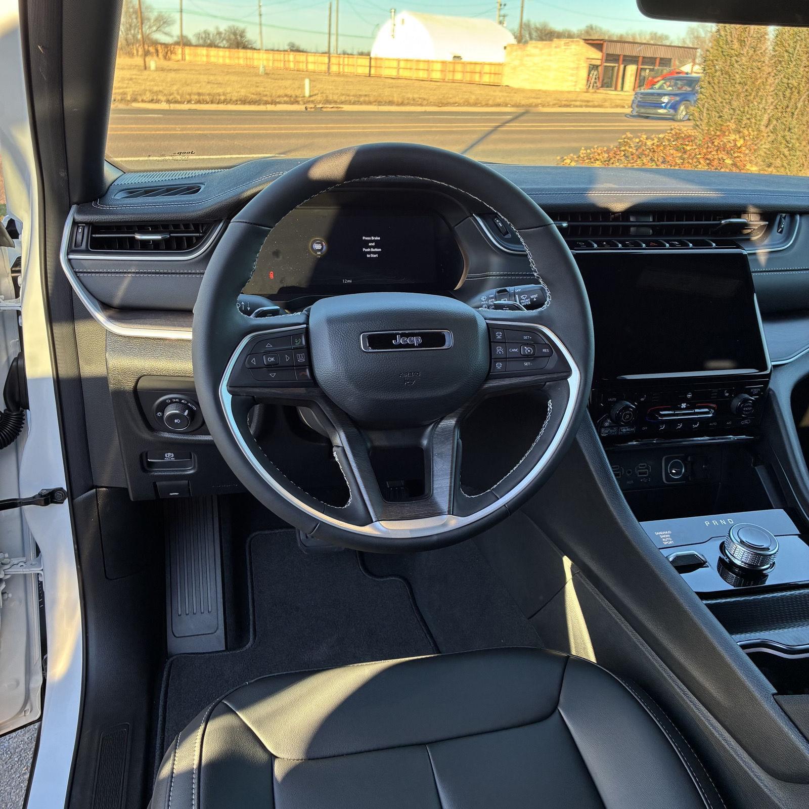 View vehicle photo 7