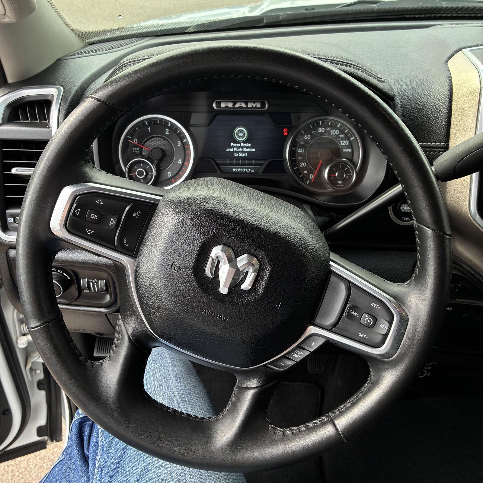 View vehicle photo 4