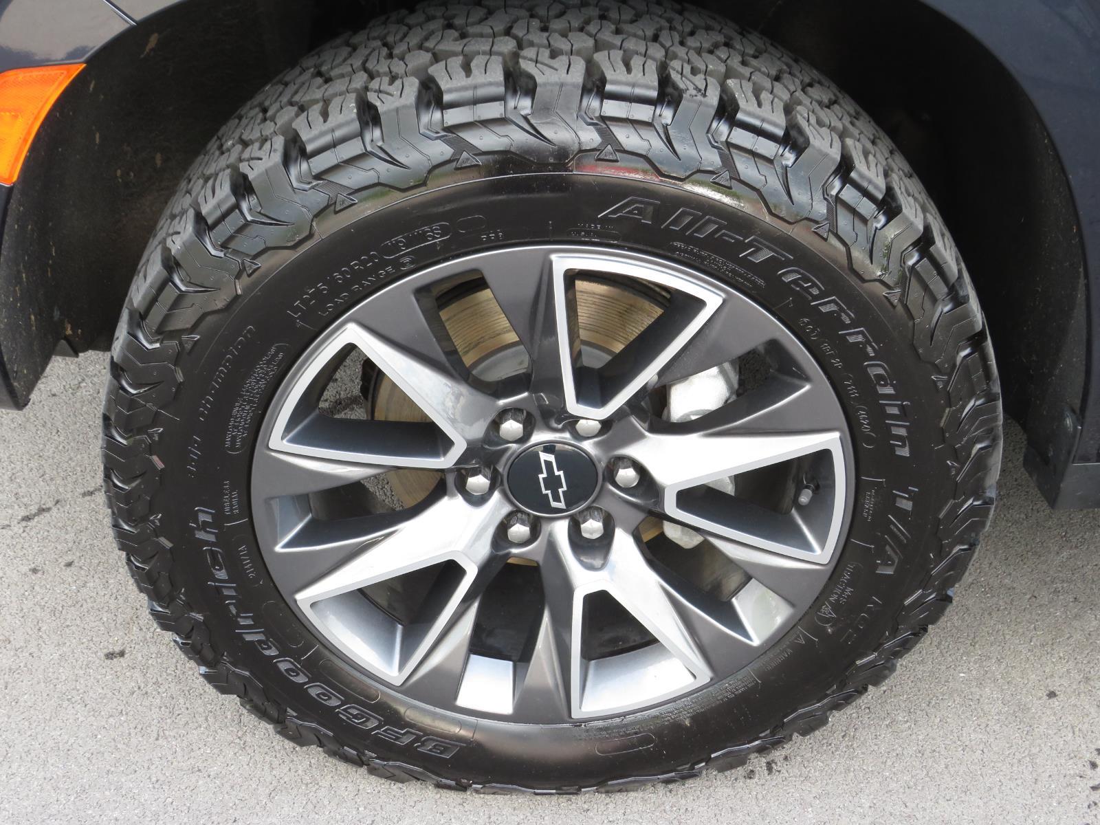 Used 2023 Midnight Blue Metallic Chevrolet Z71 image 17
