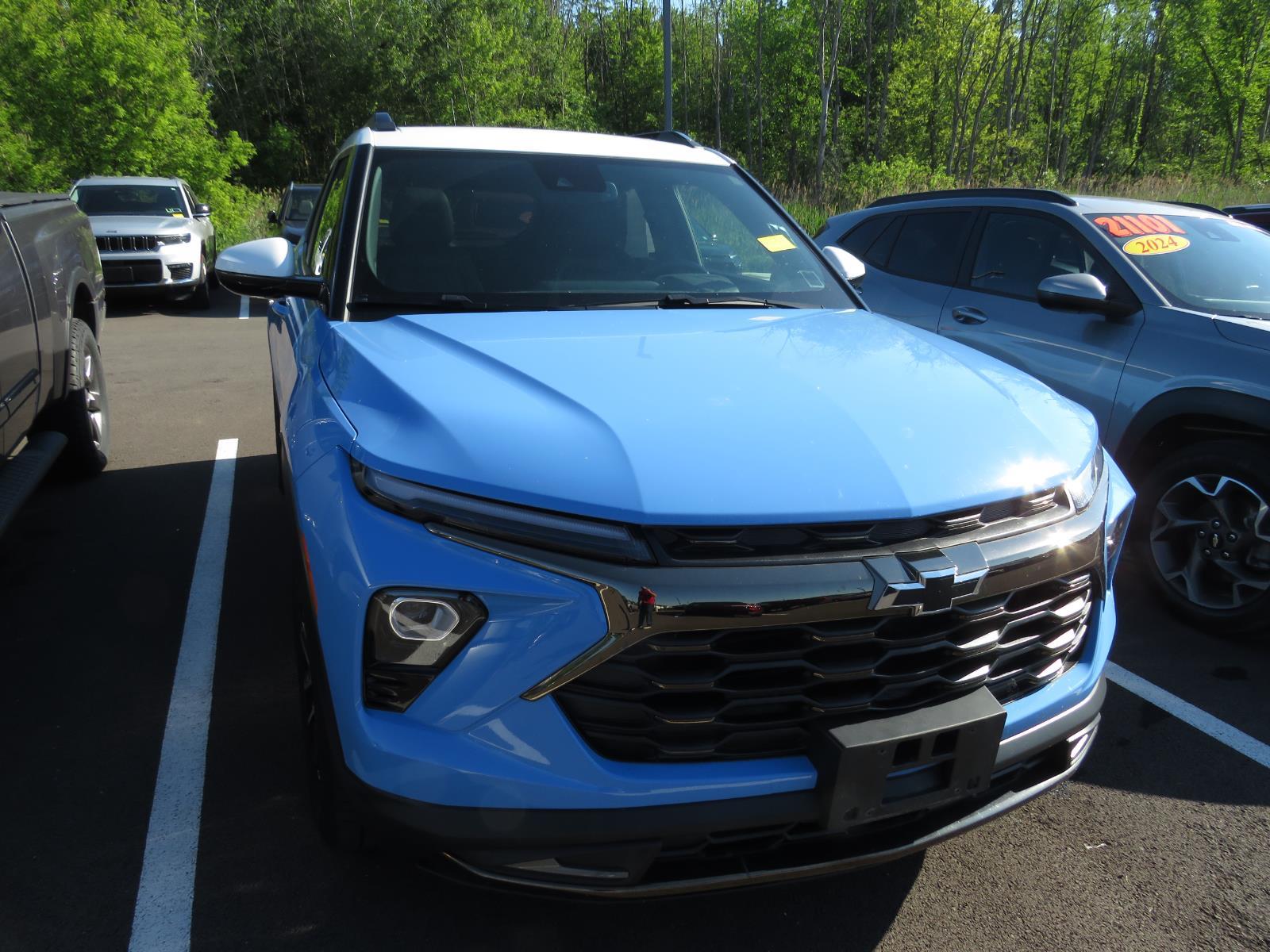 Used 2024 FOUNTAIN BLUE CHEVROLET TRUCK  image 3