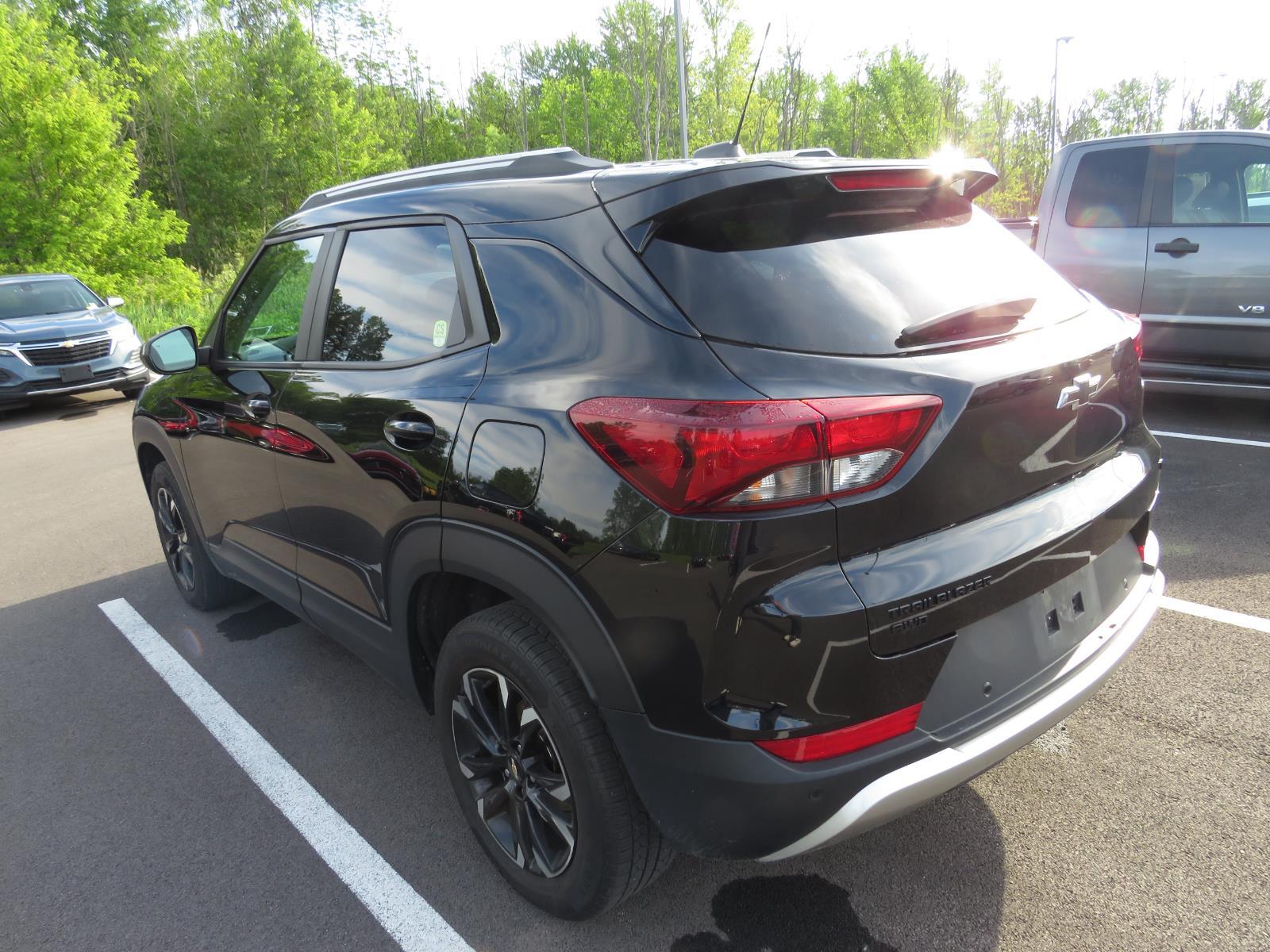 Used 2021 Mosaic Black Metallic Chevrolet LT image 10
