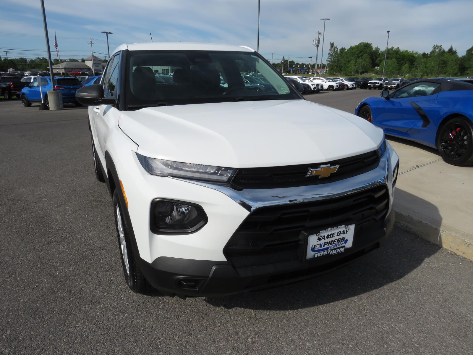 Used 2023 Summit White Chevrolet LS image 4