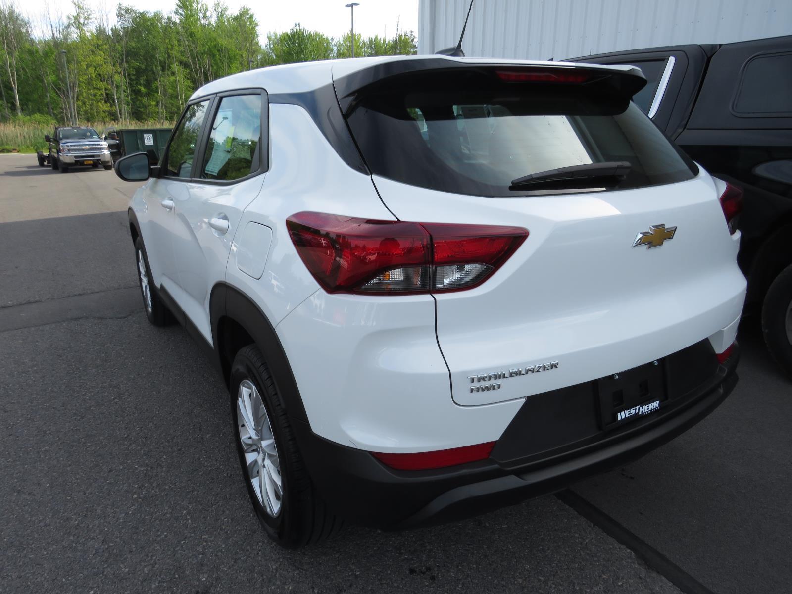Used 2023 Summit White Chevrolet LS image 17