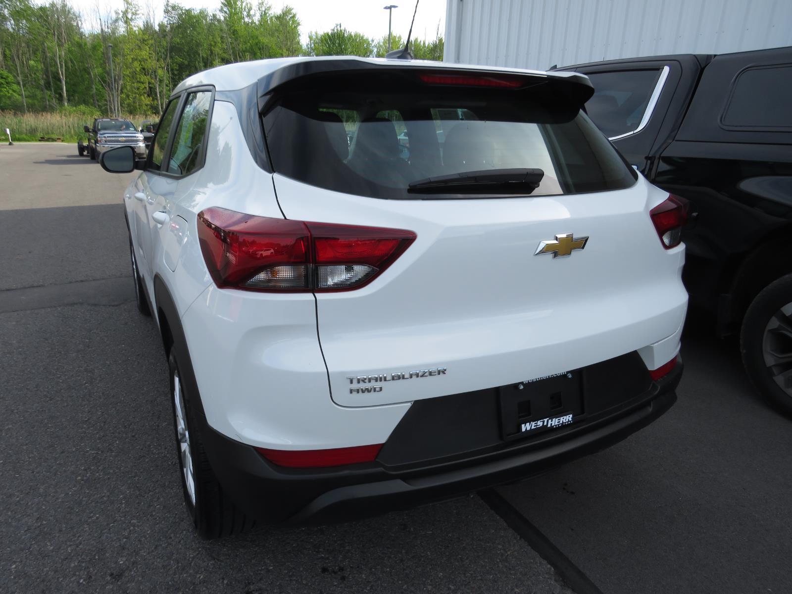 Used 2023 Summit White Chevrolet LS image 18