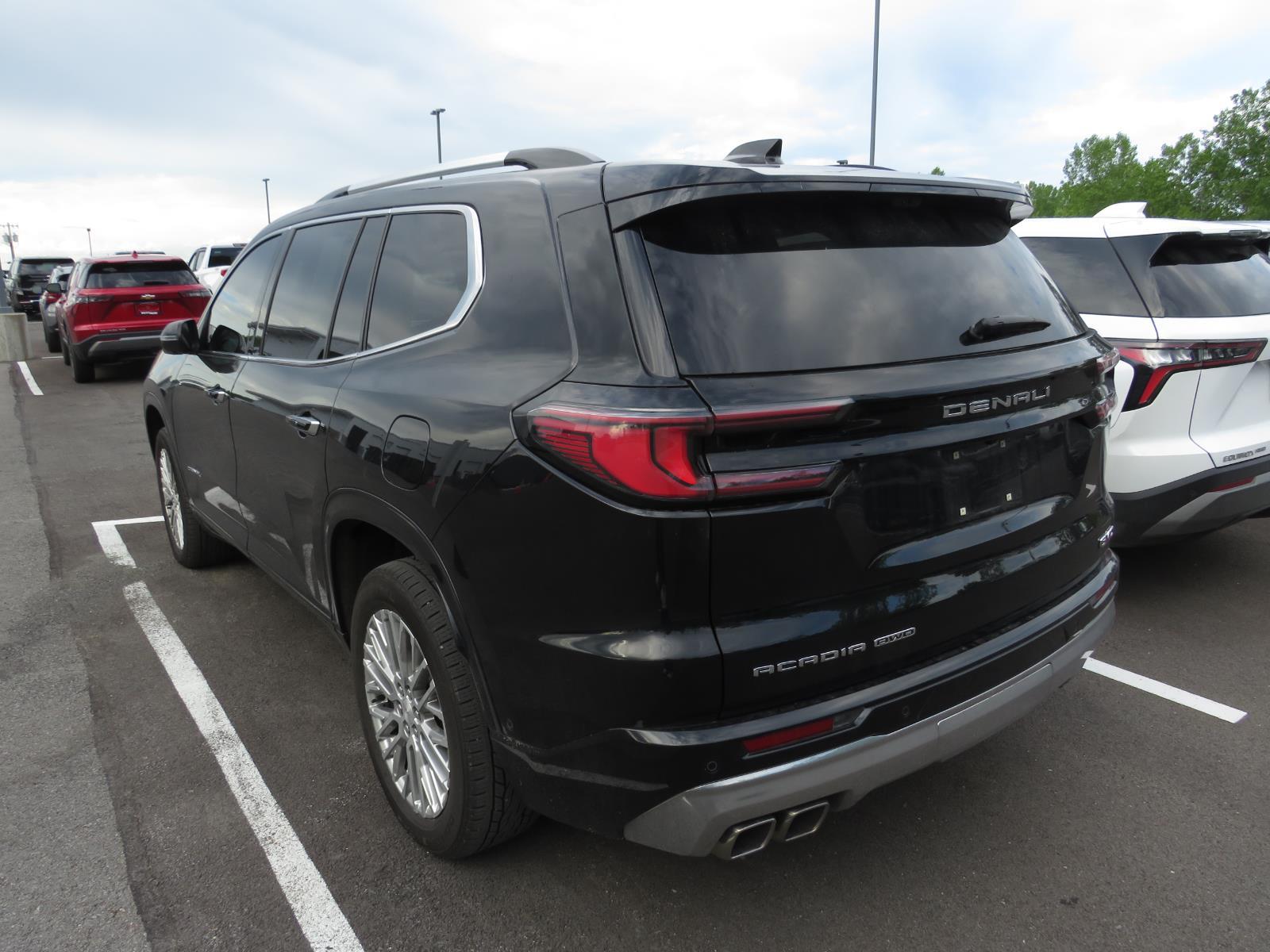 Used 2024 EBONY TWILIGHT METALLIC GMC  image 13
