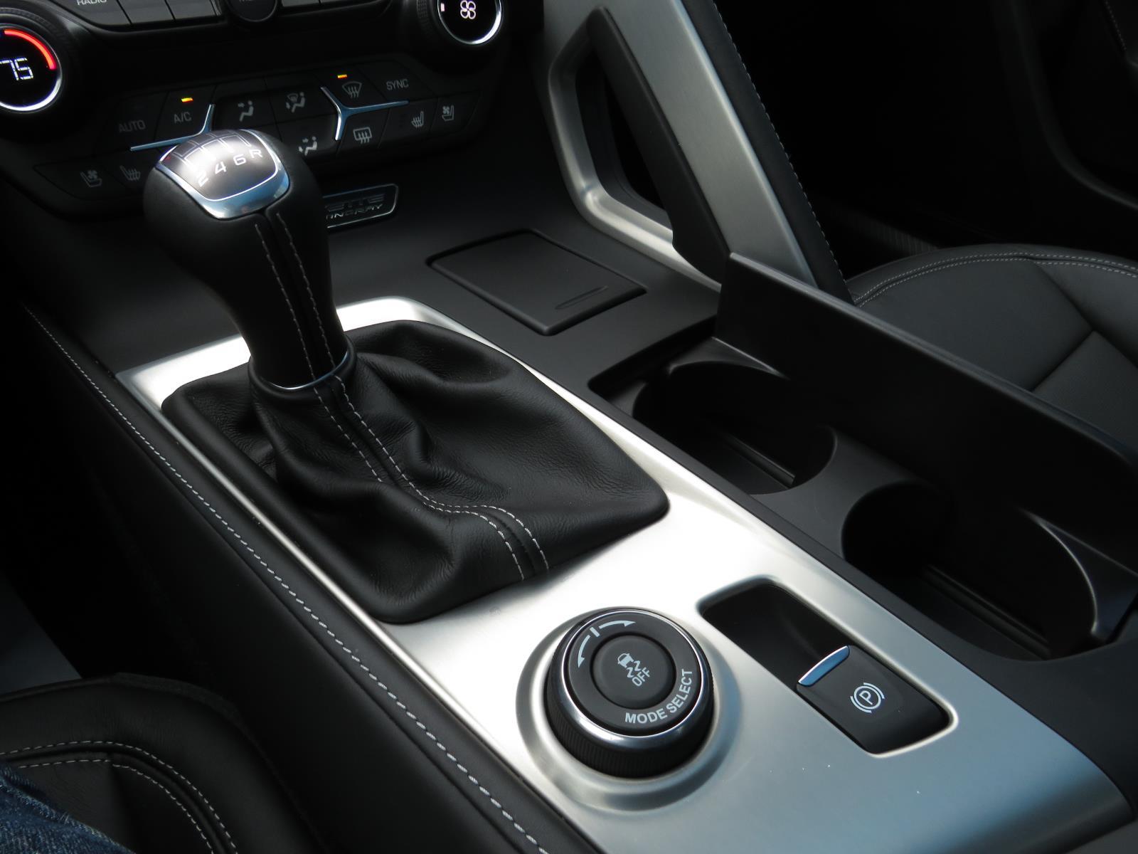 Used 2015  CHEVROLET  image 25