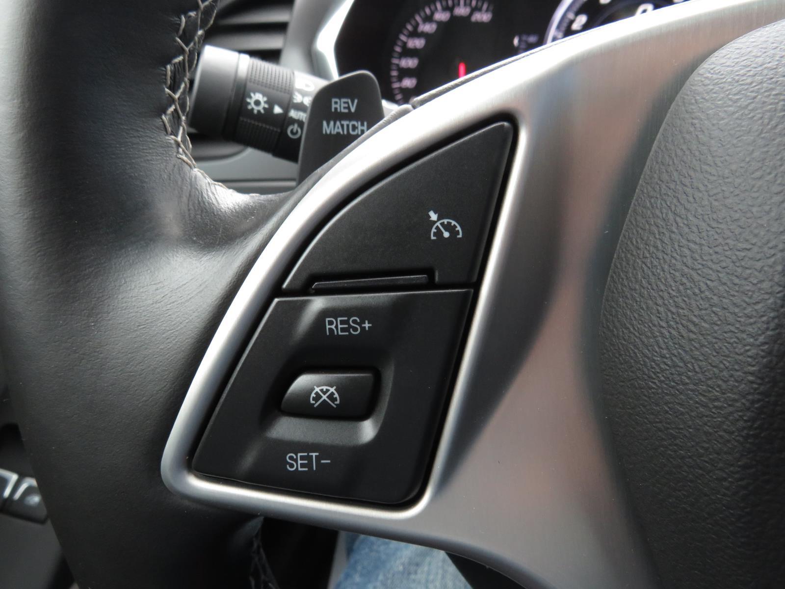 Used 2015  CHEVROLET  image 29