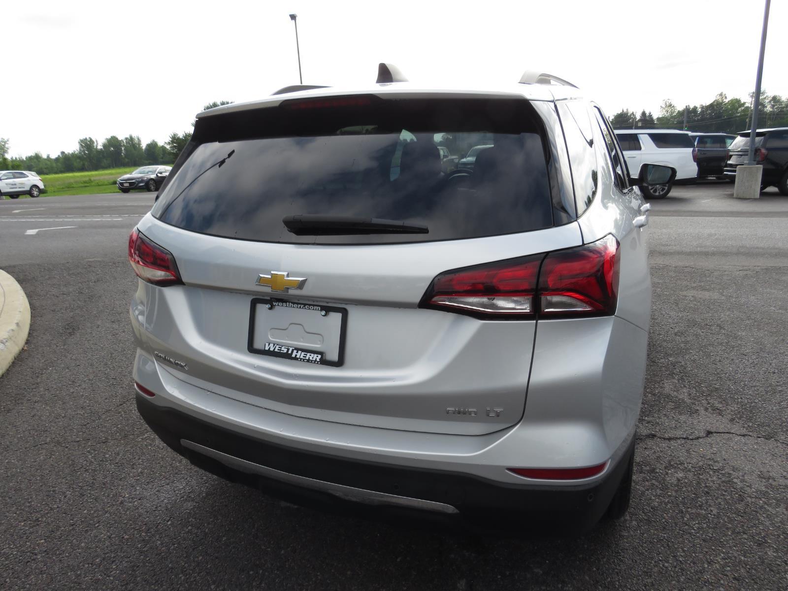Used 2022 Silver Ice Metallic Chevrolet LT image 8