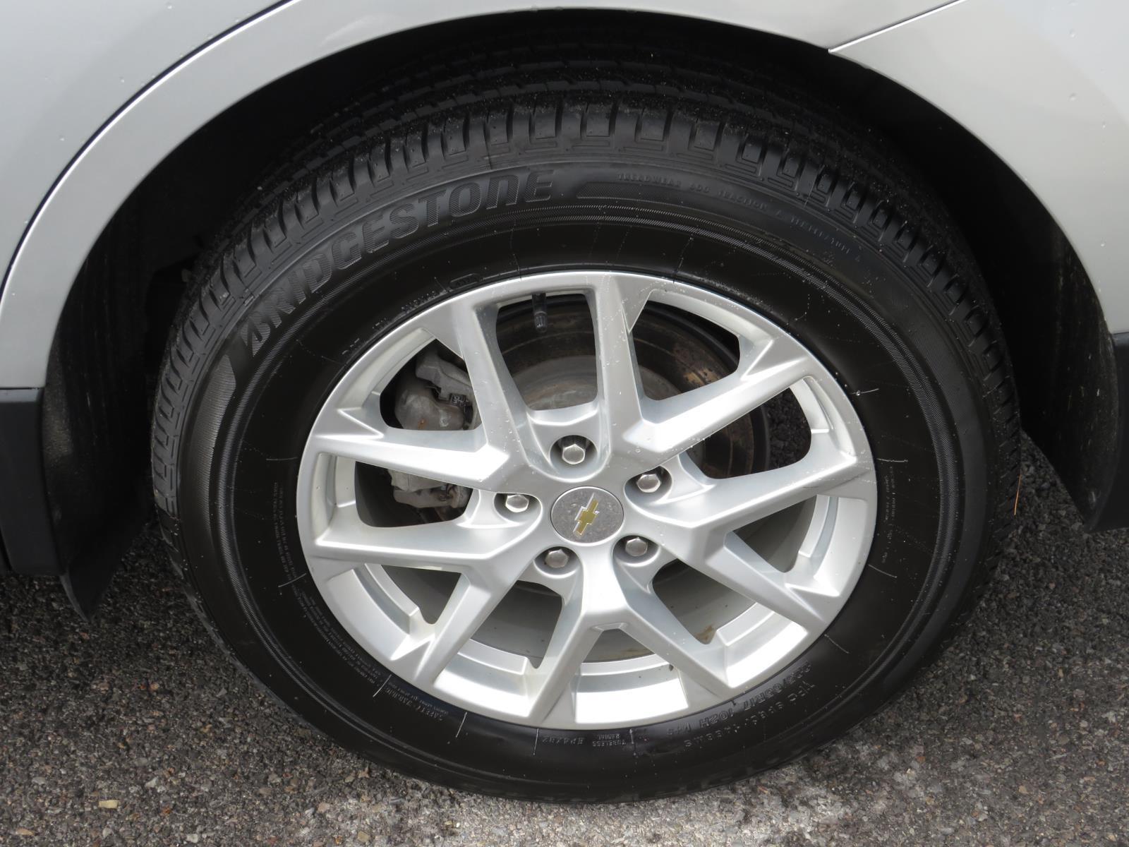 Used 2022 Silver Ice Metallic Chevrolet LT image 15