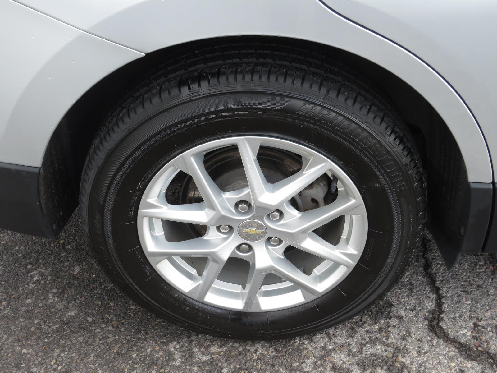 Used 2022 Silver Ice Metallic Chevrolet LT image 17