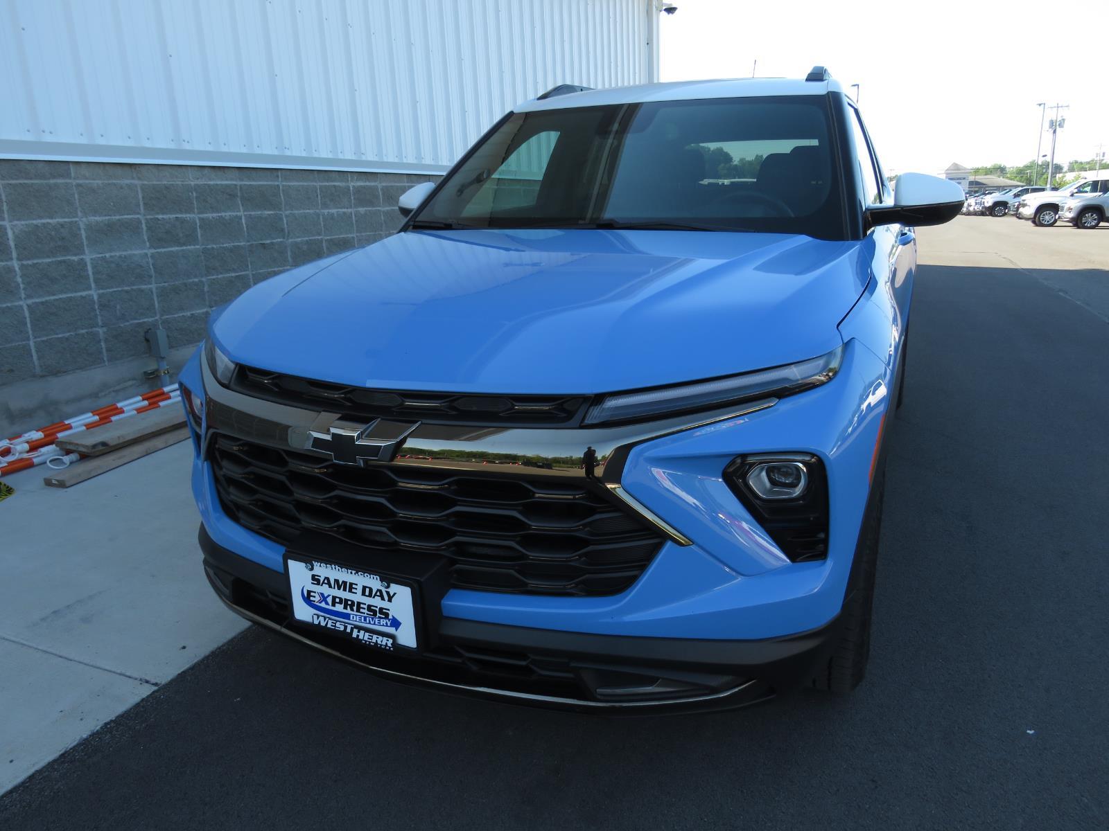 Used 2024 Fountain Blue Chevrolet ACTIV image 15