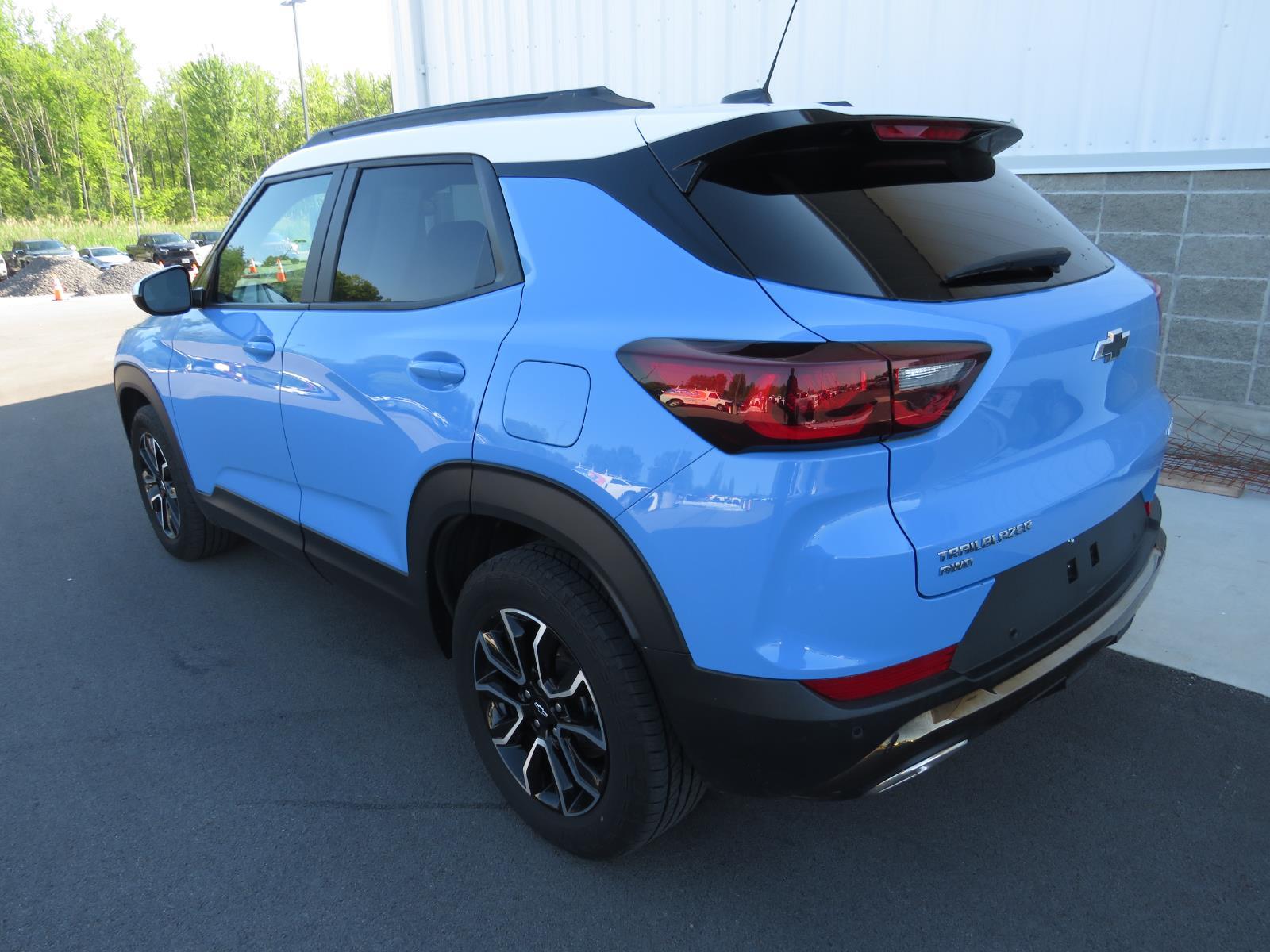 Used 2024 Fountain Blue Chevrolet ACTIV image 18