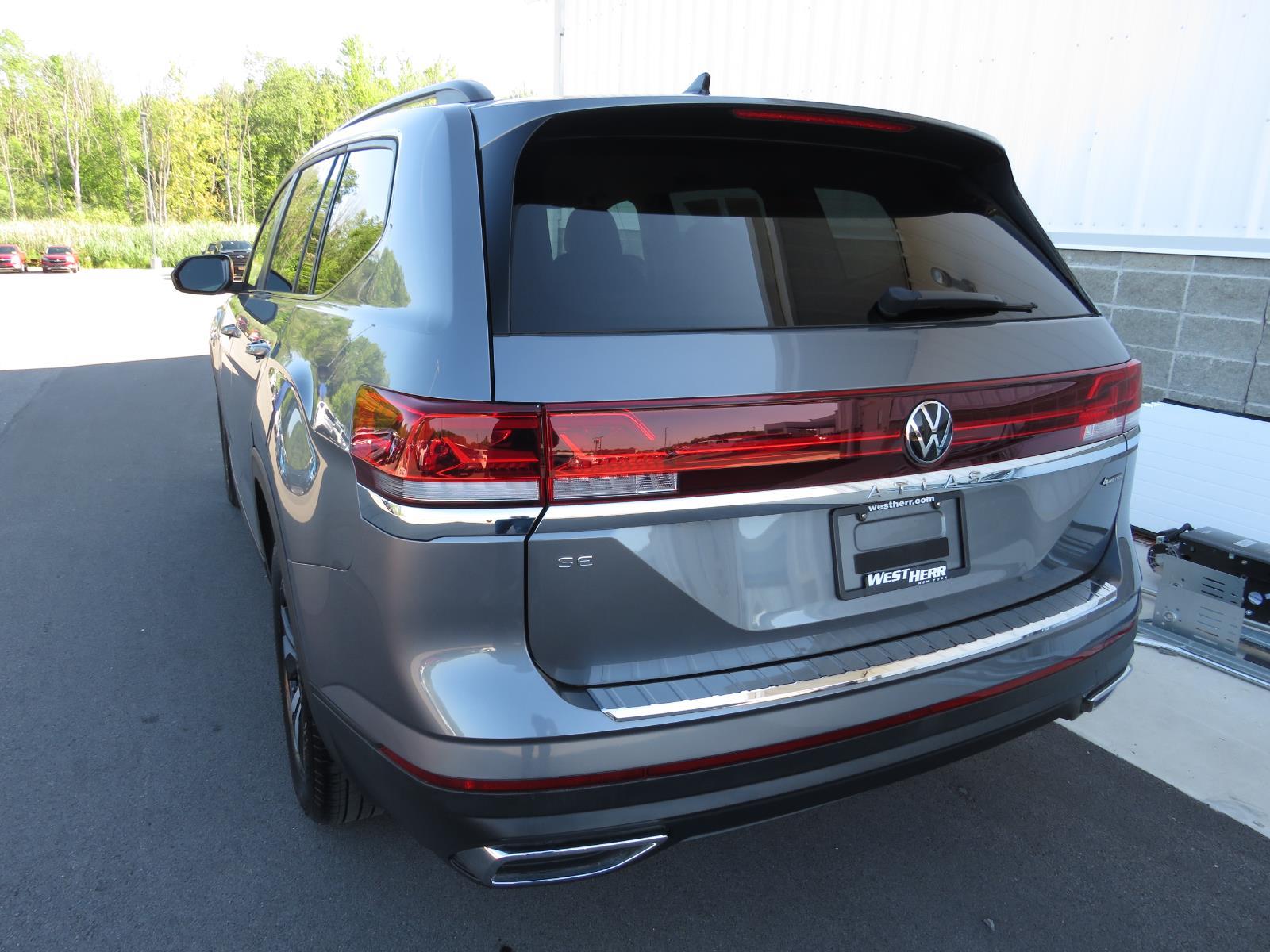 Used 2024 Platinum Gray Metallic Volkswagen 2.0T SE image 19