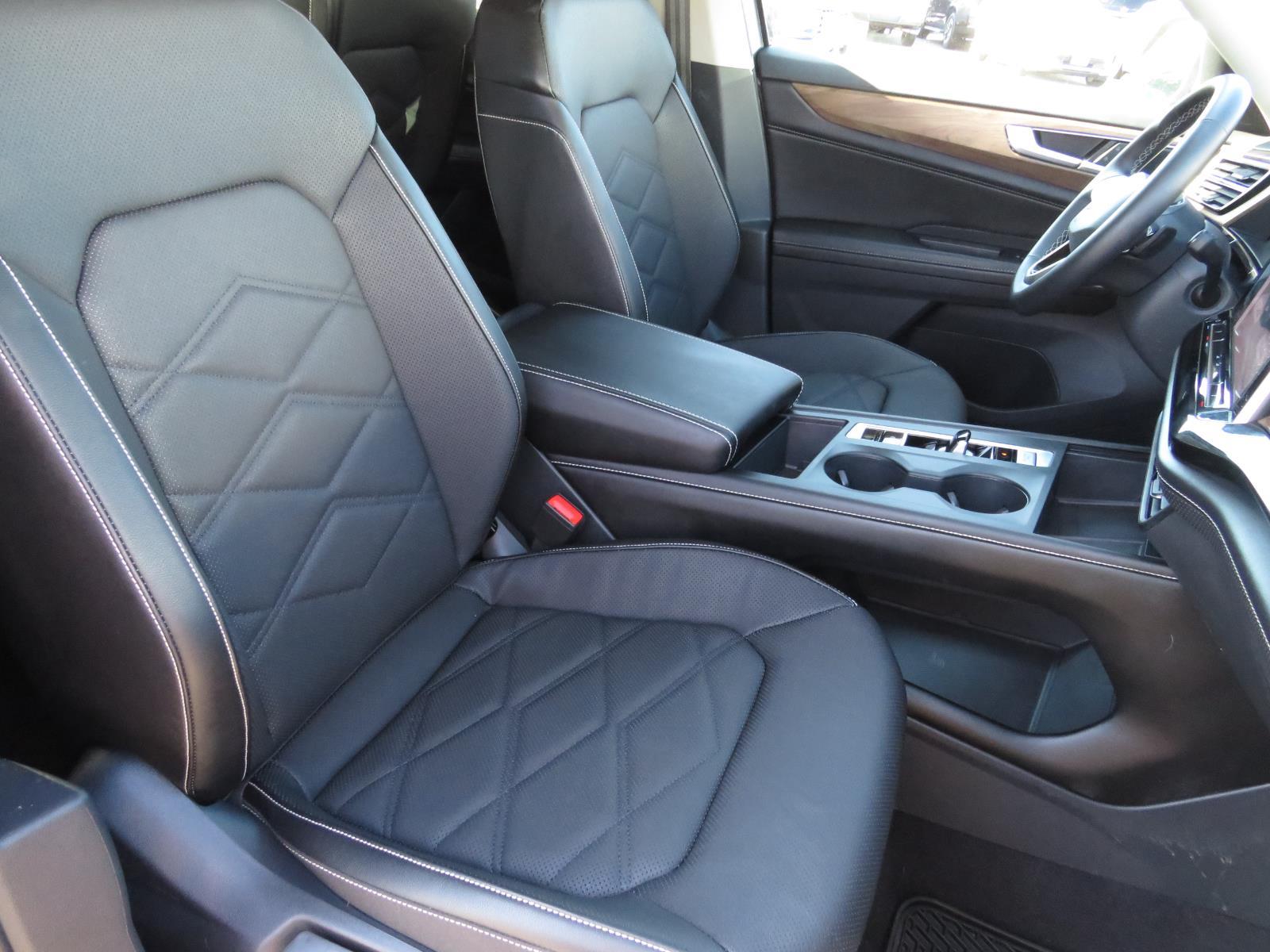 Used 2024 Platinum Gray Metallic Volkswagen 2.0T SE image 31