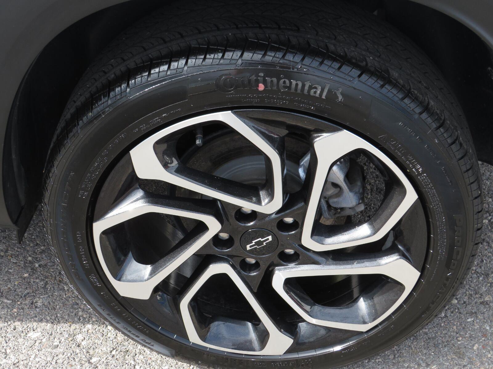 Used 2025 Summit White Chevrolet 2RS image 12