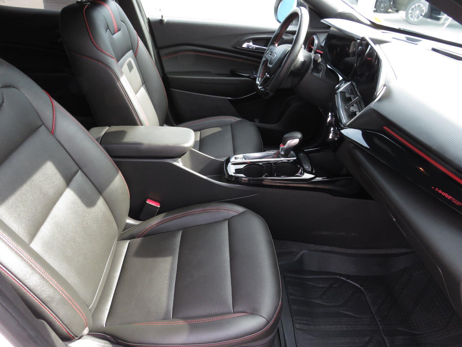 Used 2025 Summit White Chevrolet 2RS image 15