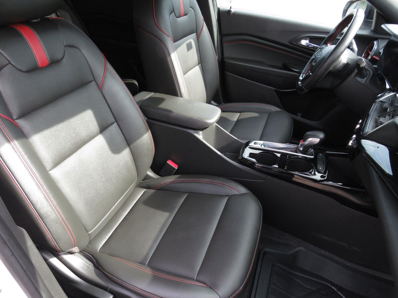 Used 2025 Summit White Chevrolet 2RS image 16