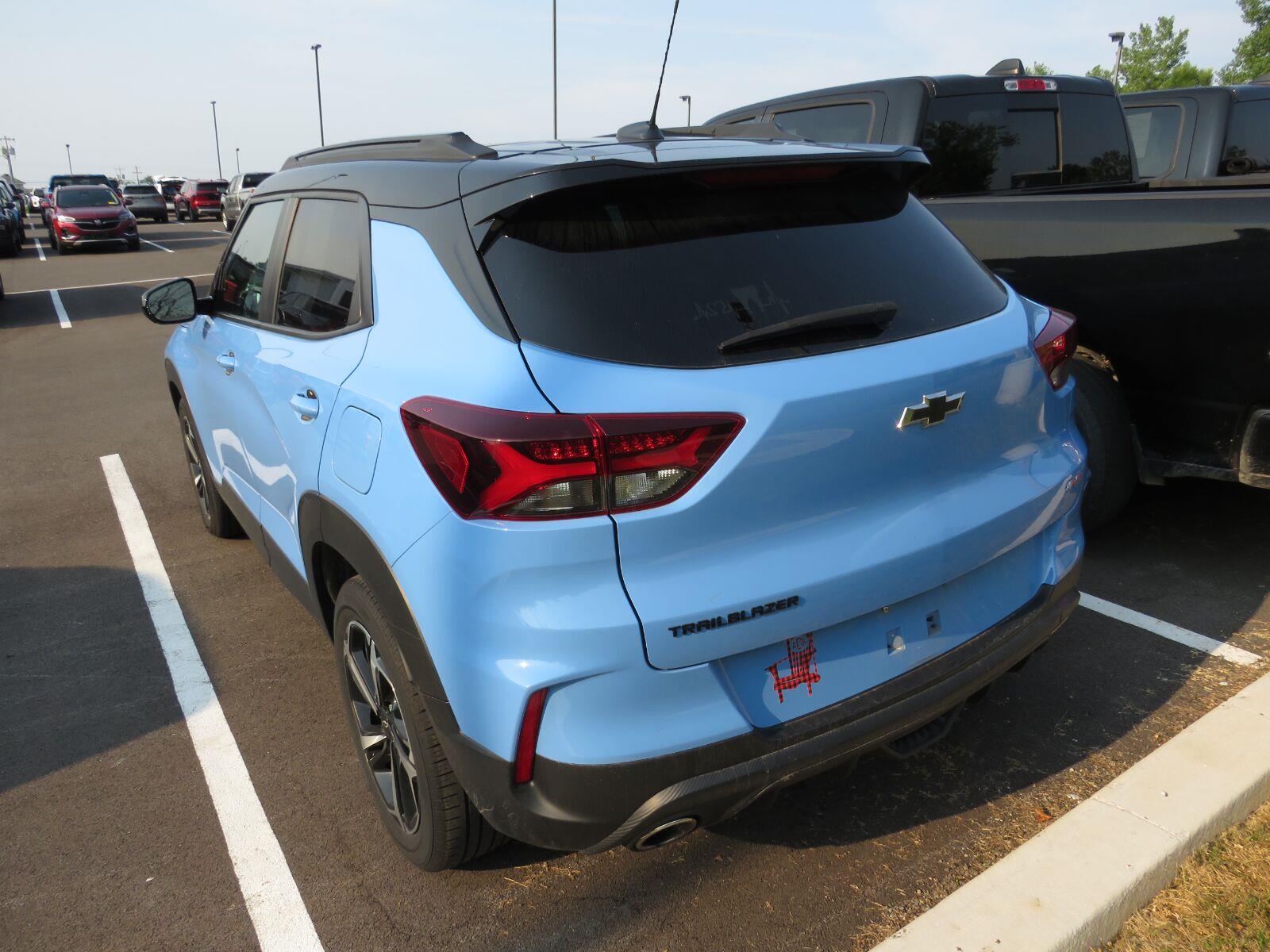 Used 2023 Fountain Blue Chevrolet RS image 9