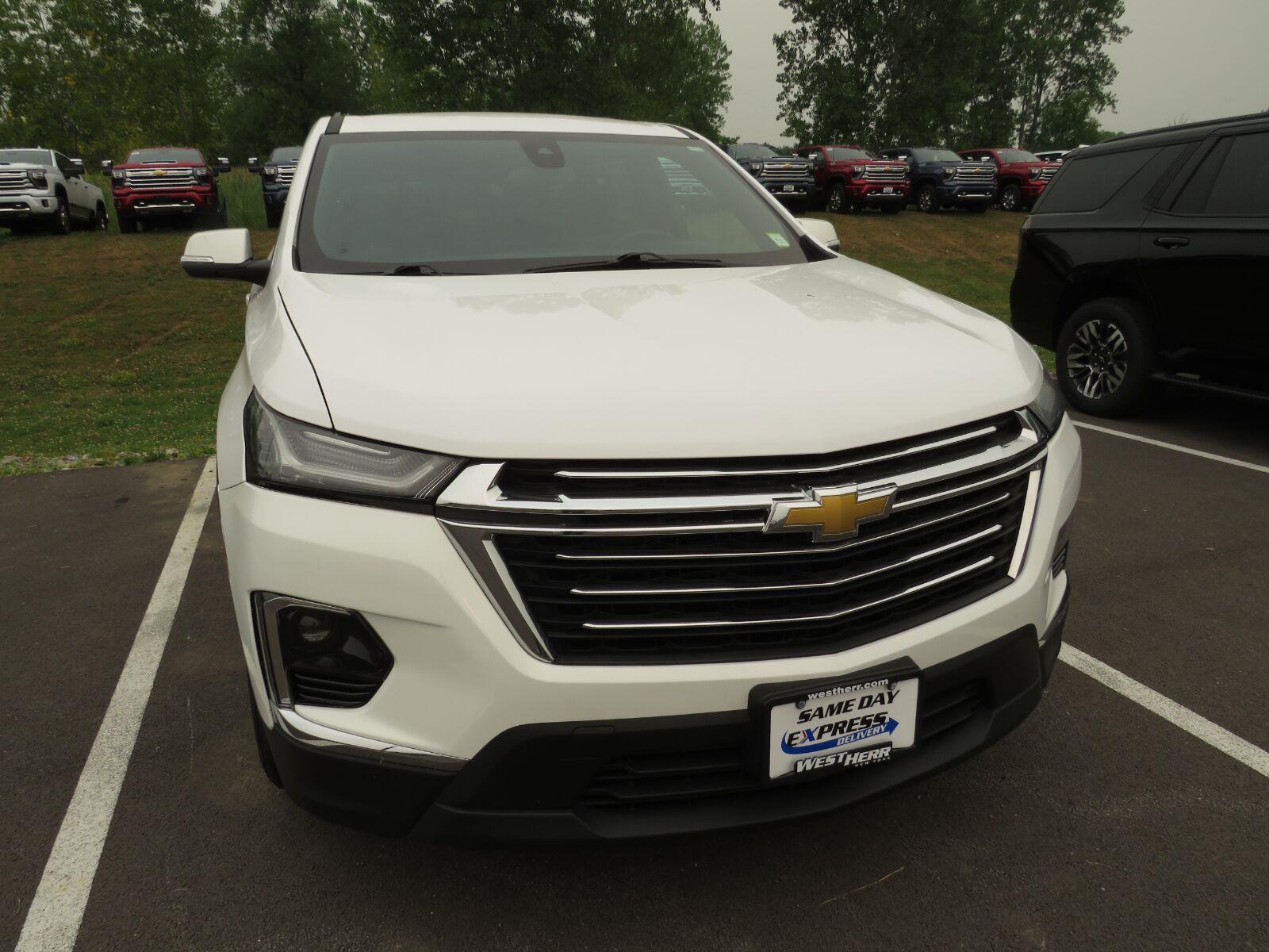 Used 2023 Summit White Chevrolet LT image 4