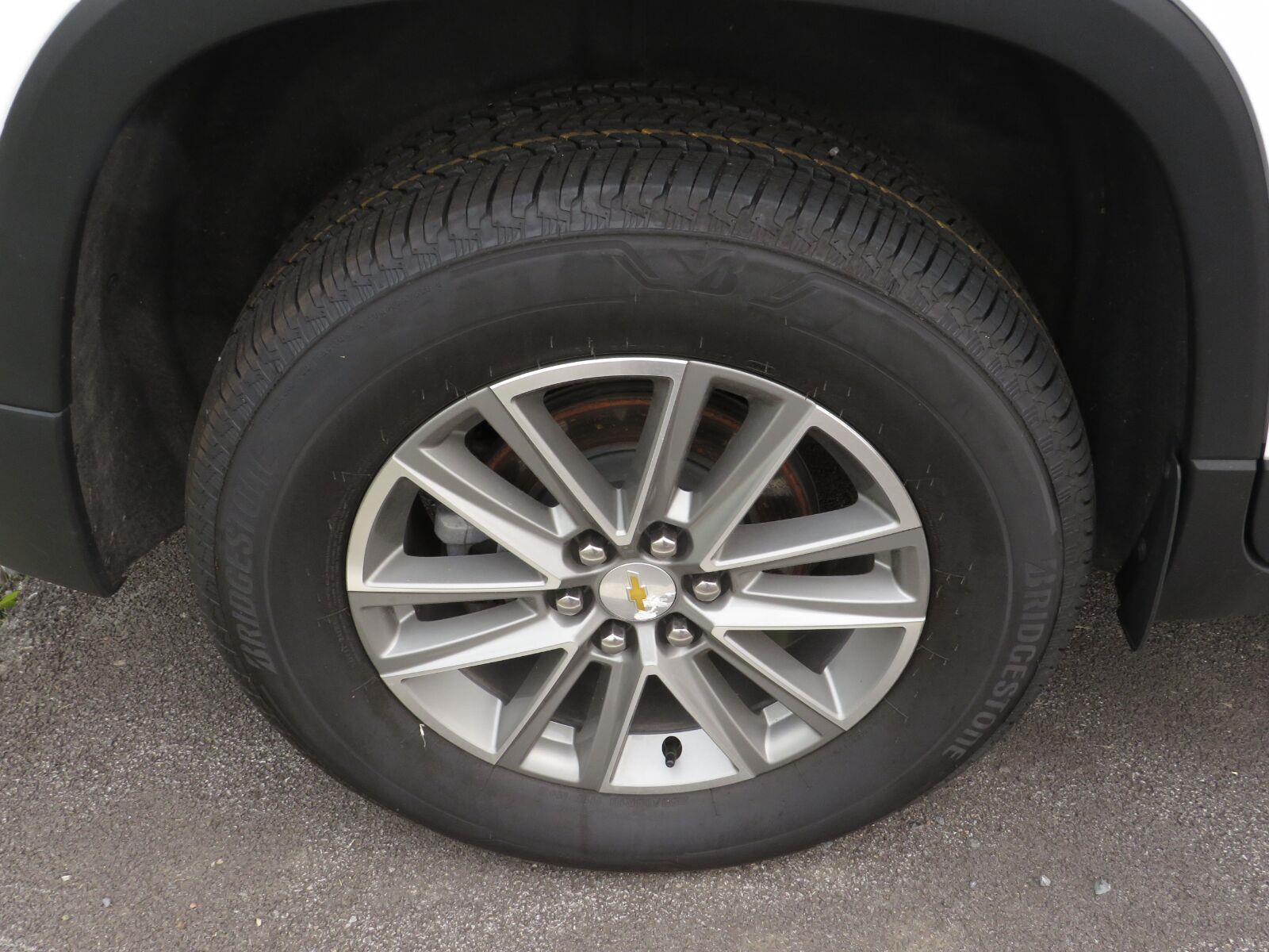 Used 2023 Summit White Chevrolet LT image 17