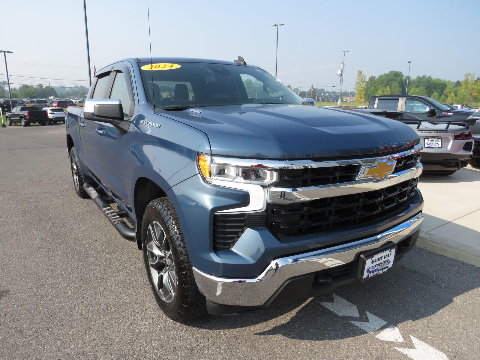 Used 2024 Lakeshore Blue Metallic Chevrolet LT image 3