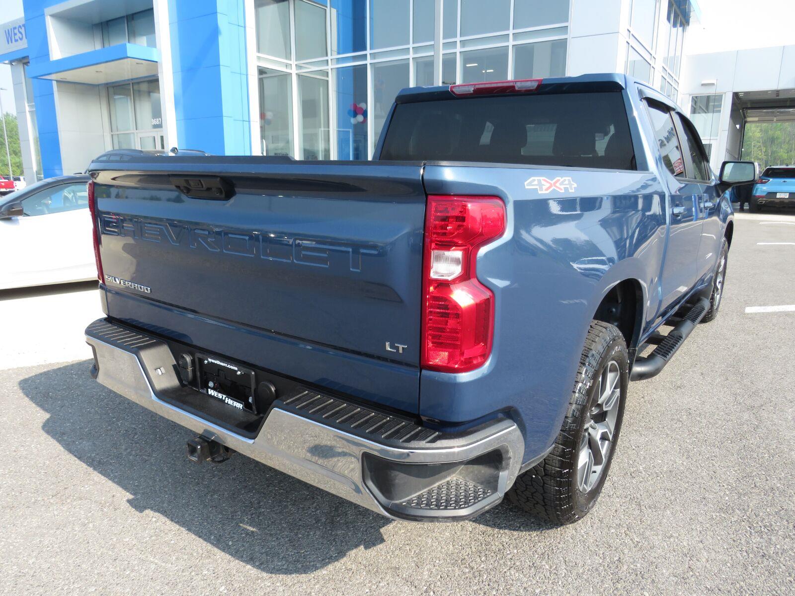 Used 2024 Lakeshore Blue Metallic Chevrolet LT image 7