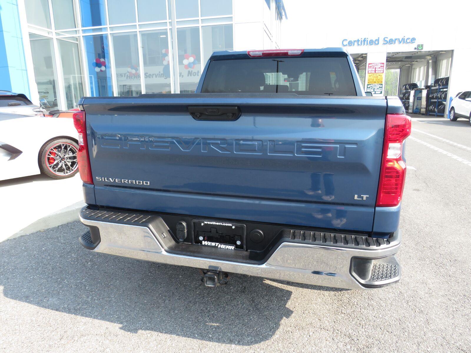 Used 2024 Lakeshore Blue Metallic Chevrolet LT image 9