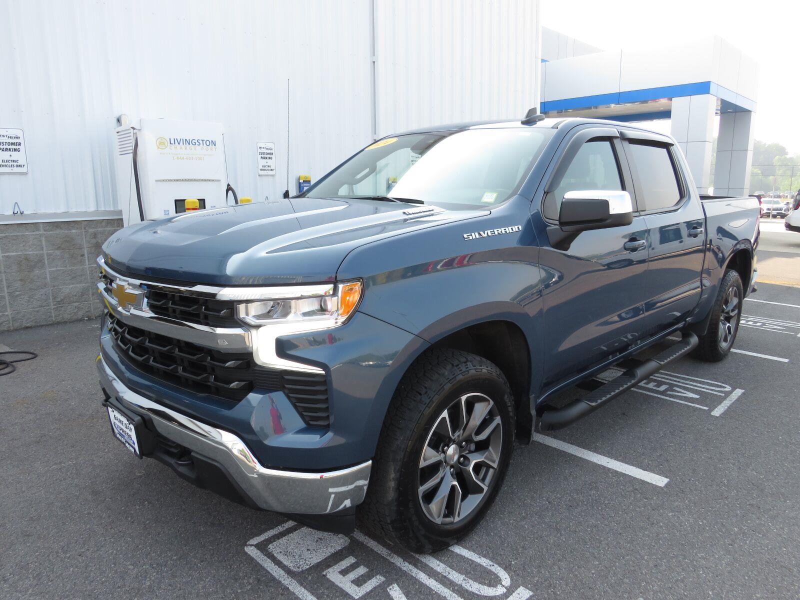 Used 2024 Lakeshore Blue Metallic Chevrolet LT image 14