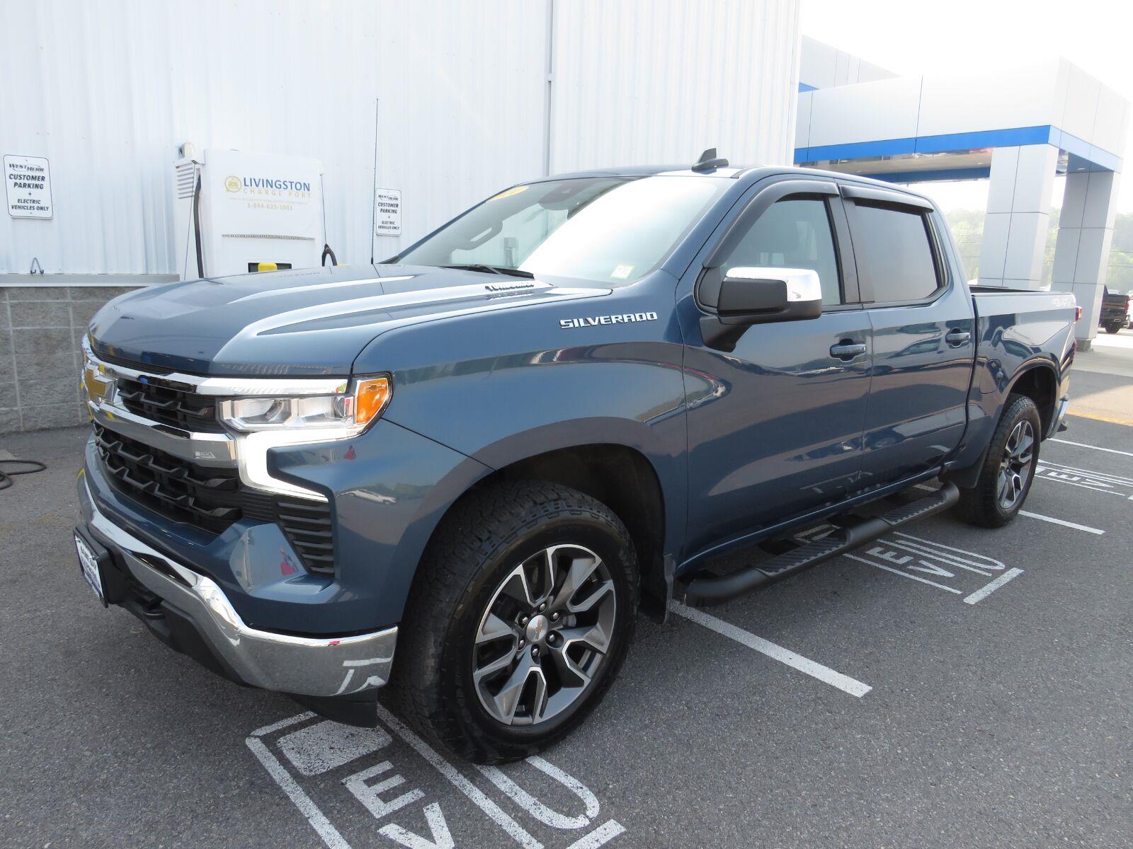 Used 2024 Lakeshore Blue Metallic Chevrolet LT image 15