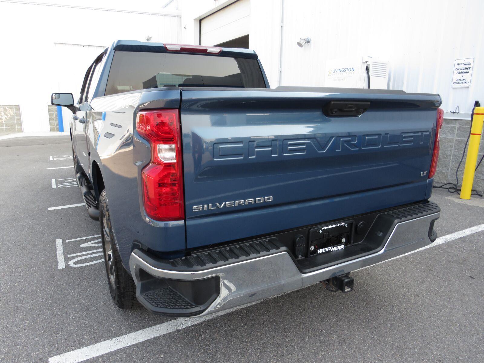 Used 2024 Lakeshore Blue Metallic Chevrolet LT image 19