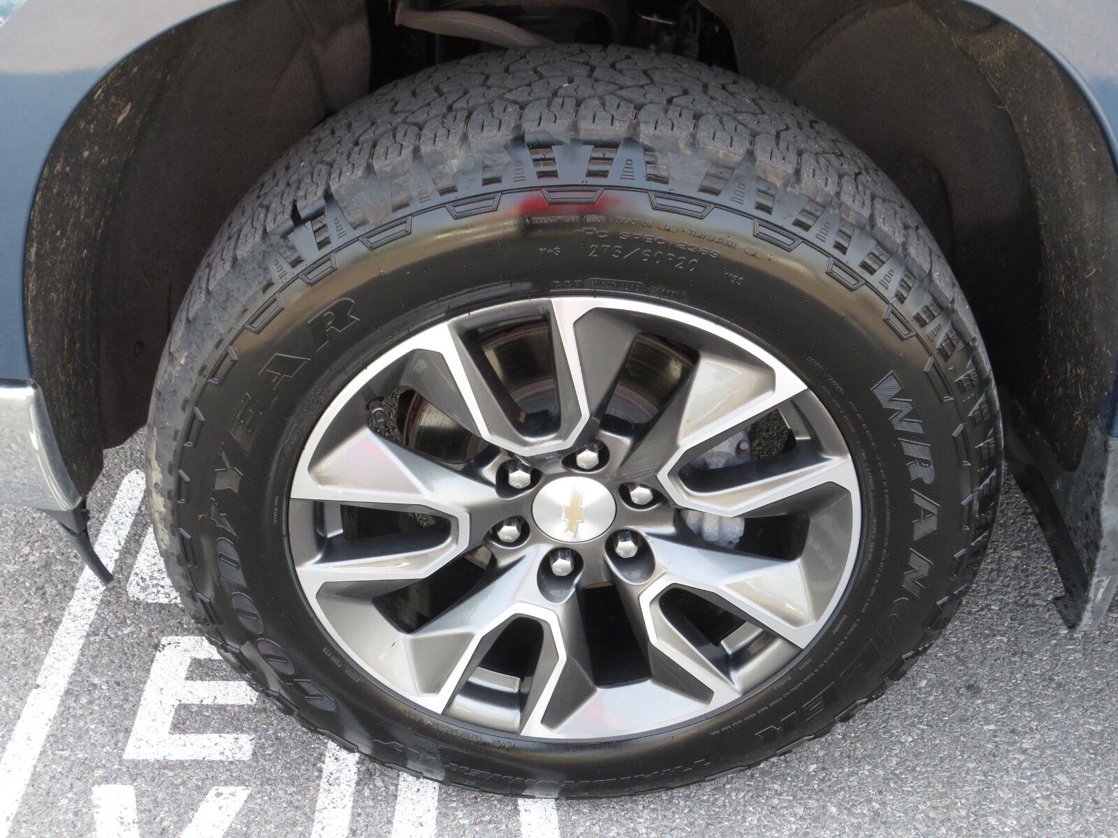 Used 2024 Lakeshore Blue Metallic Chevrolet LT image 21