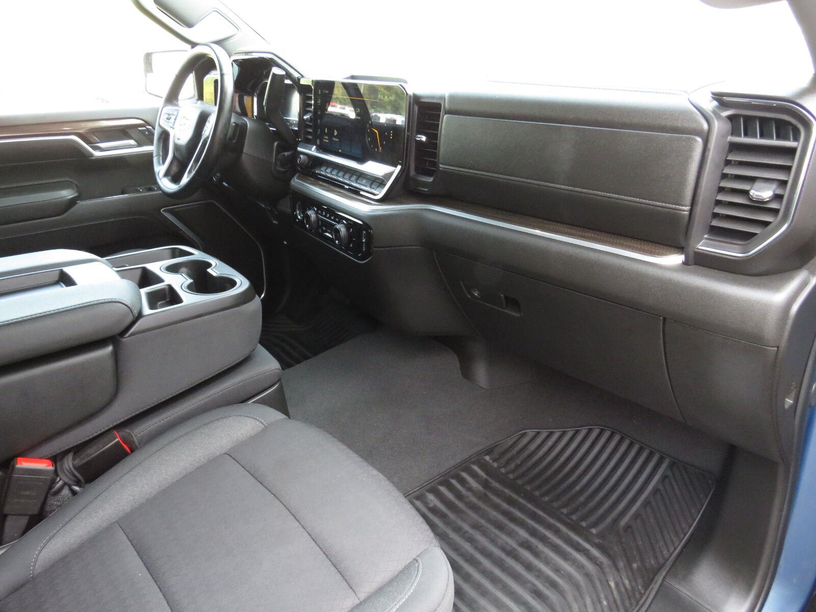 Used 2024 Lakeshore Blue Metallic Chevrolet LT image 28