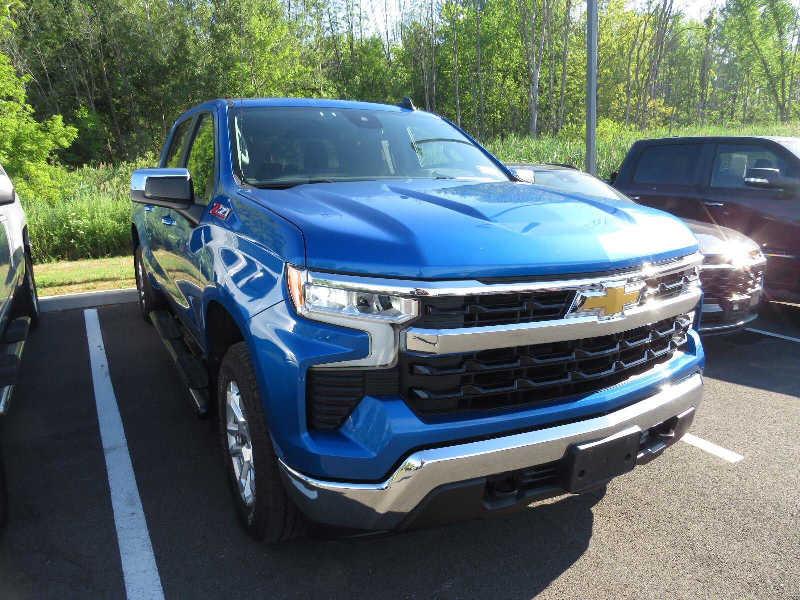 Used 2023 Glacier Blue Metallic Chevrolet LT image 3