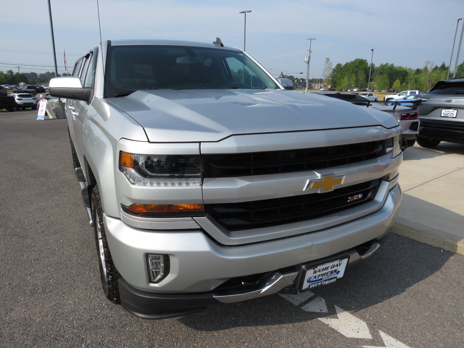 Used 2019 Silver Ice Metallic Chevrolet LT image 3