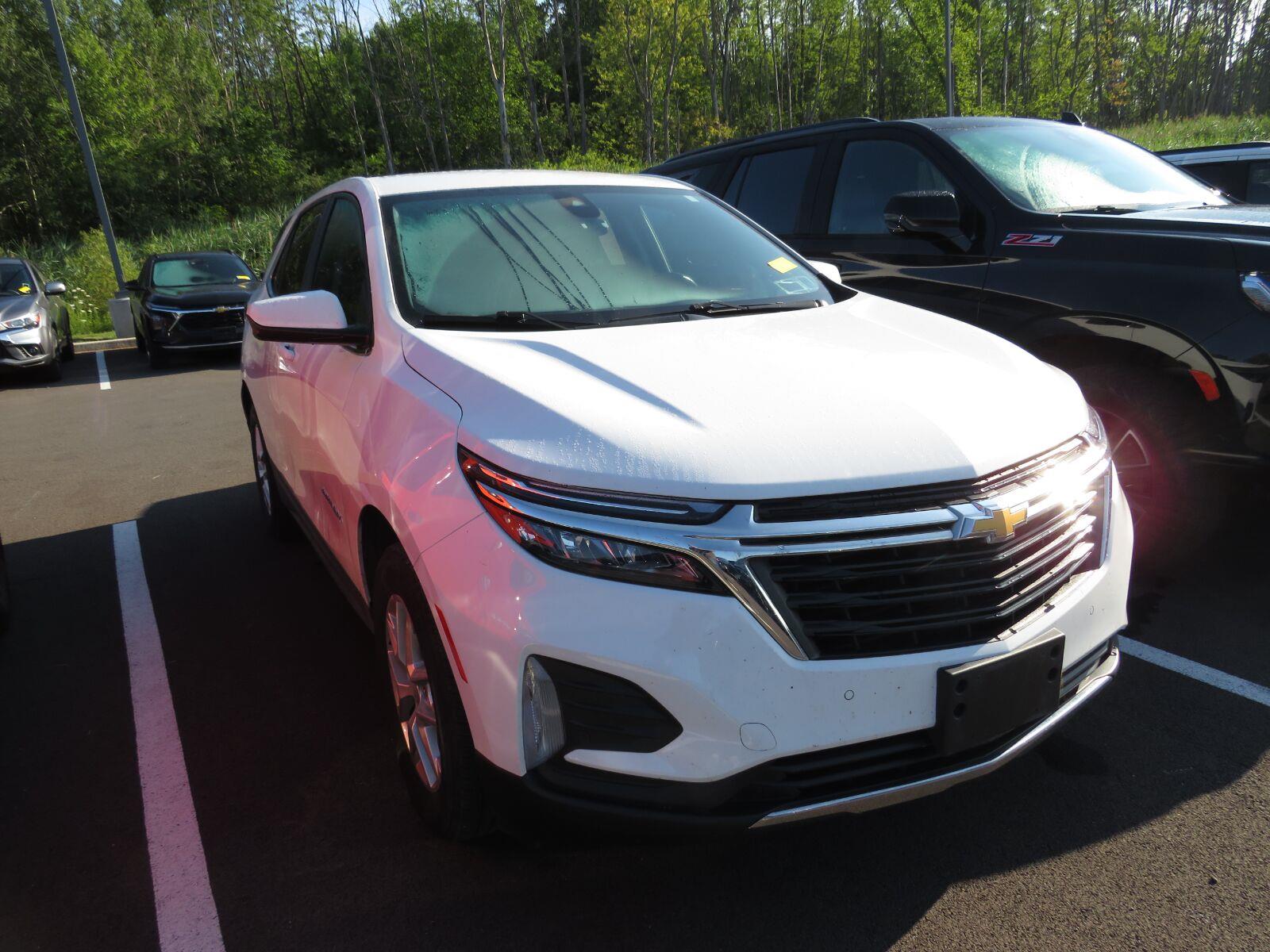 Used 2024 Summit White Chevrolet LT image 2
