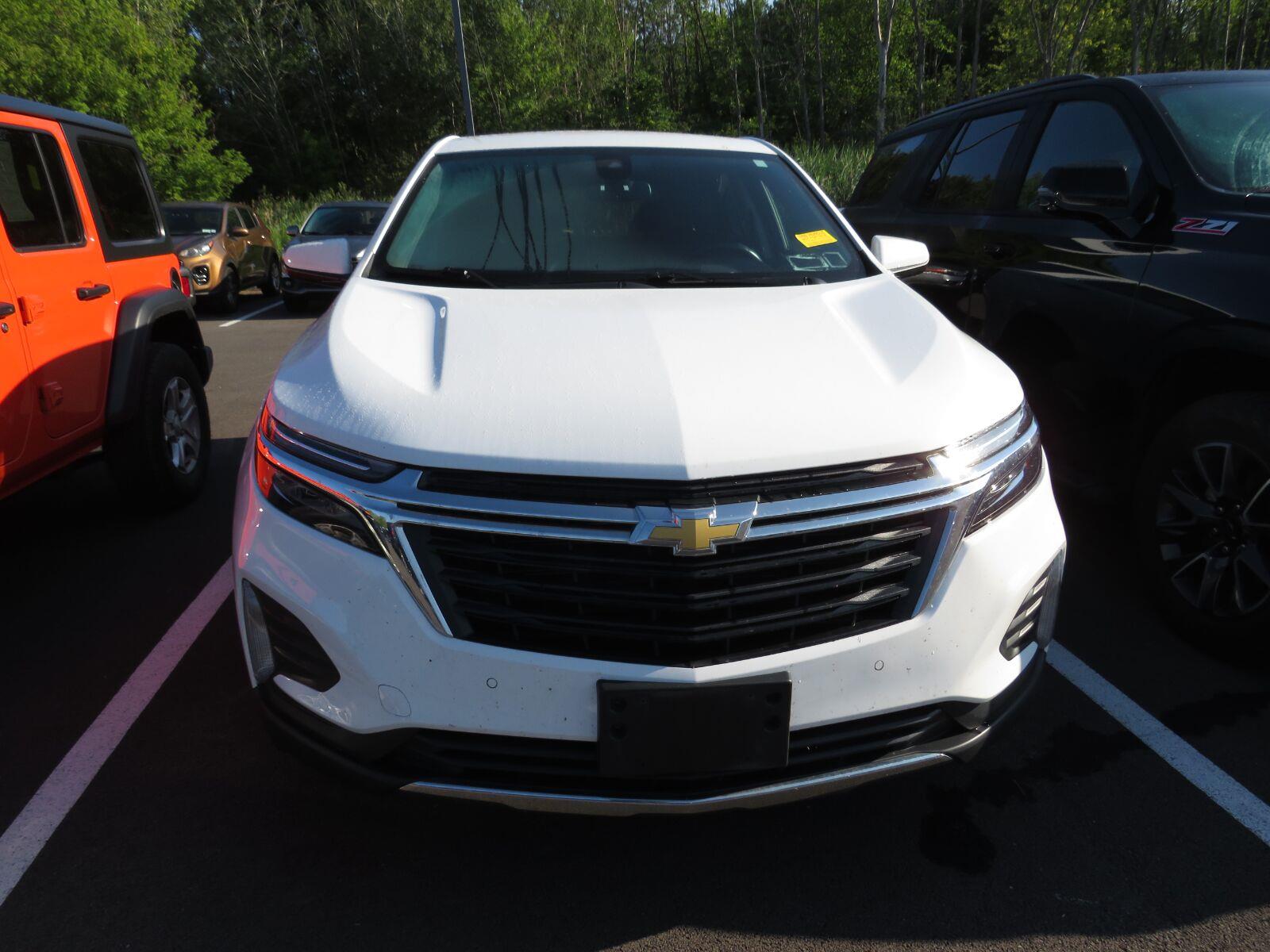 Used 2024 Summit White Chevrolet LT image 4