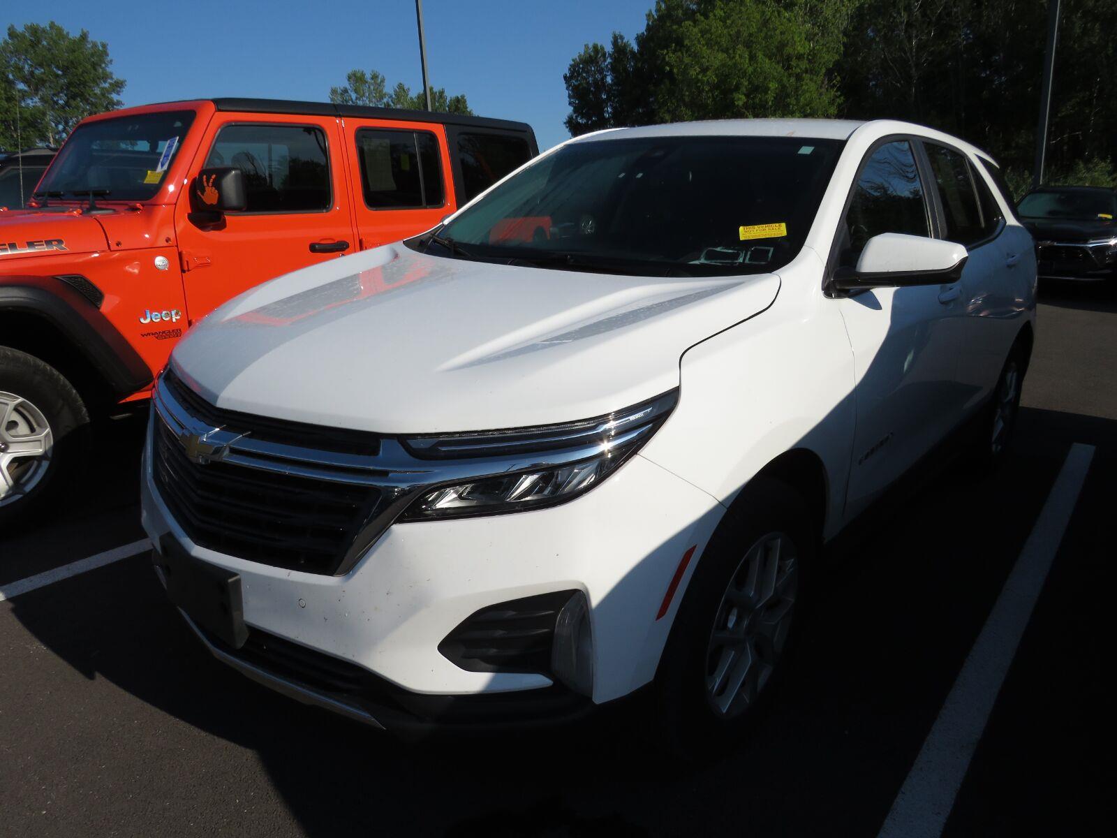 Used 2024 Summit White Chevrolet LT image 5