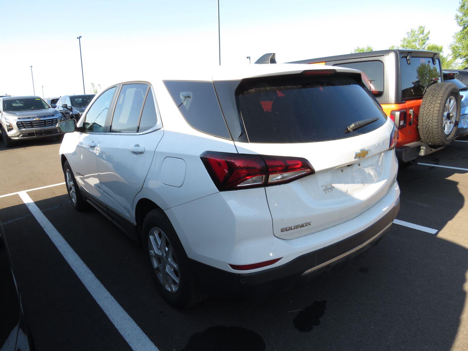 Used 2024 Summit White Chevrolet LT image 7