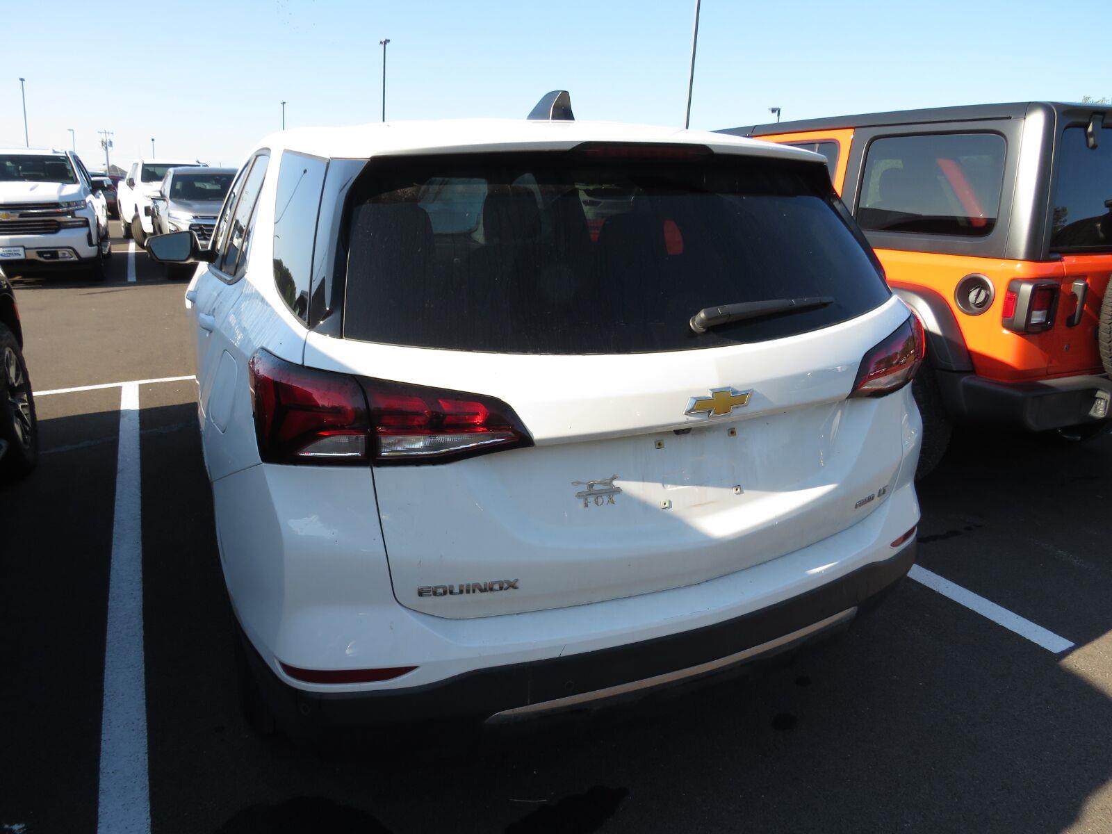 Used 2024 Summit White Chevrolet LT image 9