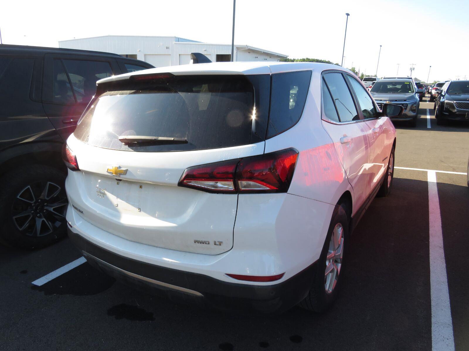Used 2024 Summit White Chevrolet LT image 11
