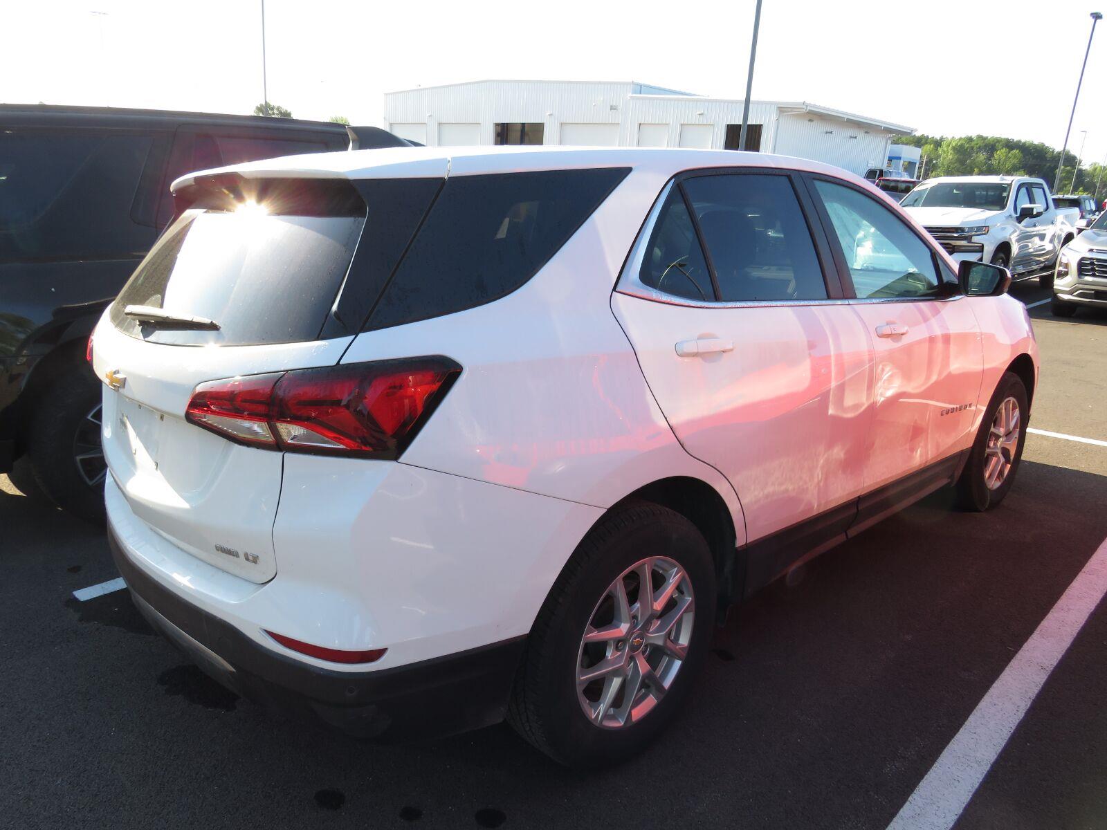 Used 2024 Summit White Chevrolet LT image 13